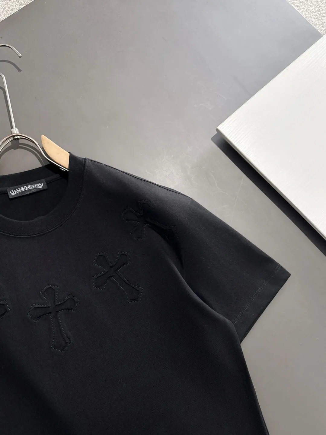 🅿️270 shipped next day Croxin 2025 early spring new style (top quality, differentiated currency) launches 260g high-density short sleeves, early spring catwalk style, personalized and exclusive style, same style for men and women, using imported custom dyed fabrics, chain bottom back collar, fully shoulder-covering, no deformation or shrinkage when exposed to water, SIZE: M to 4XL
